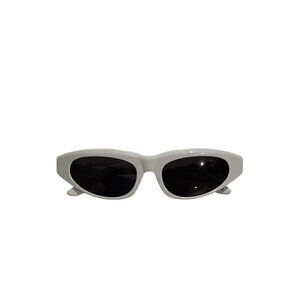 Shevoke Femme Sunglasses in White